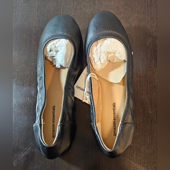Amazon Essentials black leather Belice Ballet slip on flats - Picture 5 of 9